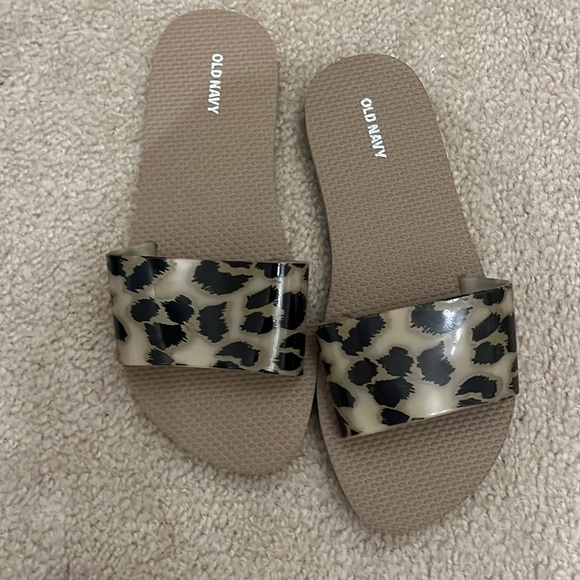 Bundle of 4 Pairs of Women’s Old Navy Sandals and Flip Flops - Size 8 - Picture 4 of 9